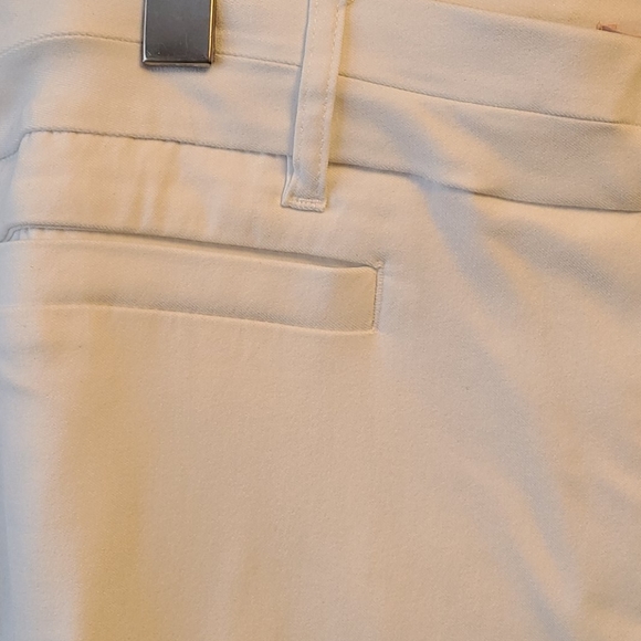 ππHOST PICKπ 3 for $30 π White Capri Pants - Size 24 - Picture 2 of 6